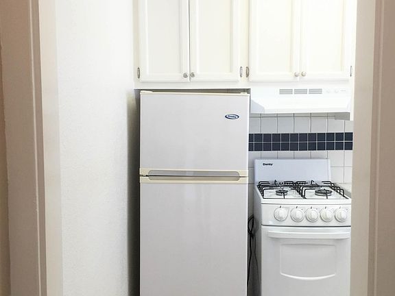 4th image of 3325 30th St #1/4