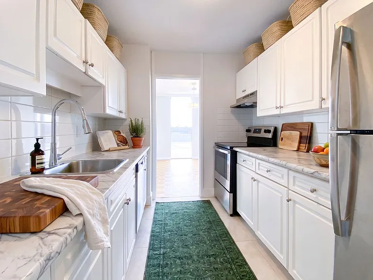 935 Marine Dr — Photo 26