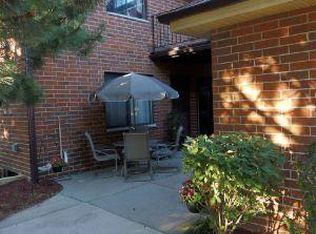 8148 S Forest Hills Cir, Franklin, WI 53132