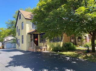 881 Pleasant Ave, Highland Park, IL 60035
