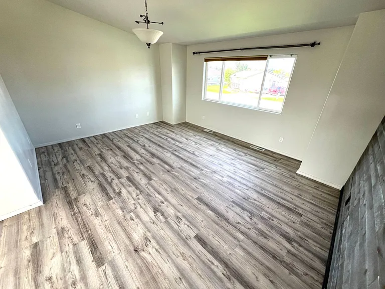 803 E Groschell St — Photo 12