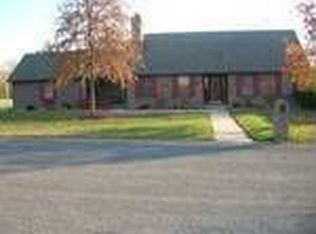 1308 Jefferson Dr, Nashville, IL 62263