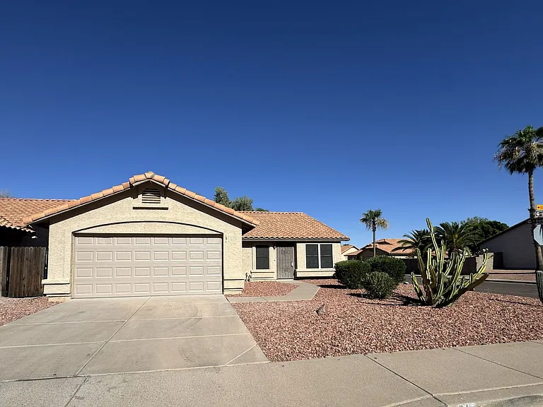 131 S Sean Dr — Photo 1