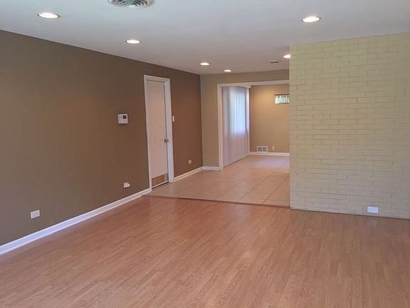 2nd image of 1917 Wayland Ln #1917