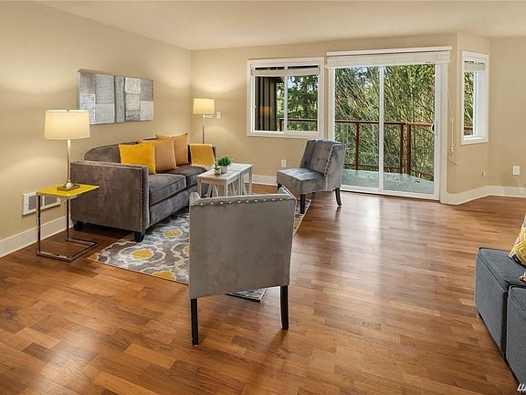 3rd image of 11054 NE 33rd Pl APT B12