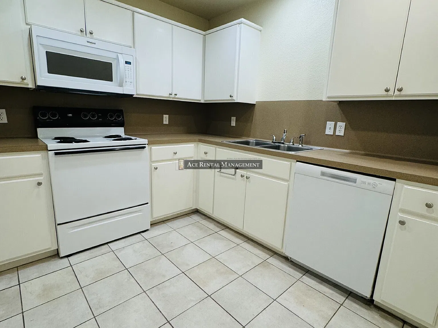 Spacious 1-Bedroom Retreat on Texas Ave Spacious 800 Sq Ft Haven in Bridge City! — Photo 4
