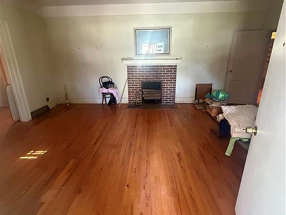 3rd image of 2808 Summerville Rd