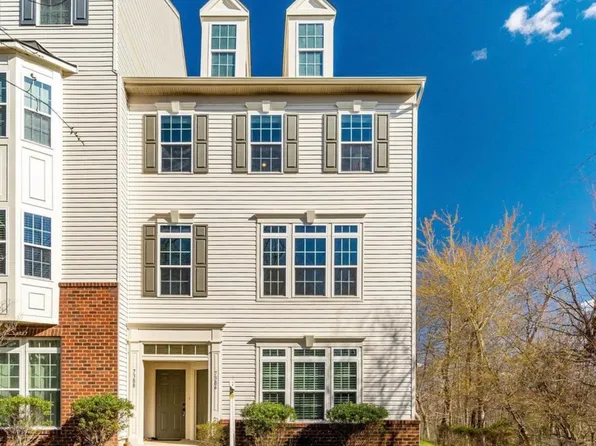 7388 Brunson Cir, Gainesville, VA 20155