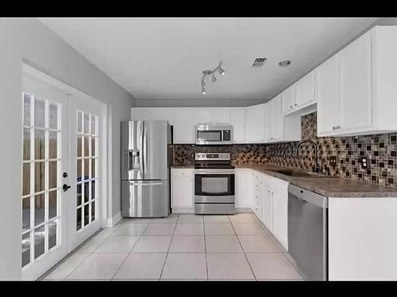 5th image of 2819 S Bumby Ave