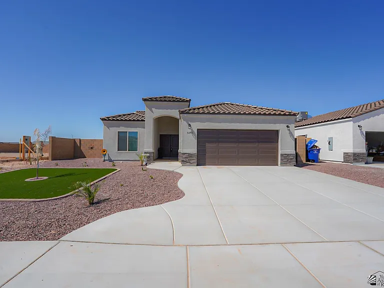 3490 S Sage Ave — Photo 2