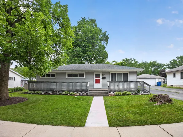 922 E Crestview Ct, Crown Point, IN 46307