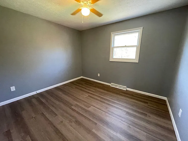 22016 Russet Dr — Photo 7