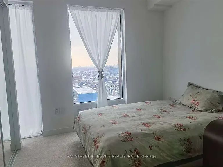 238 Simcoe St — Photo 4