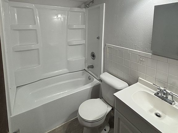 4th image of 733-747 Russell Rd #747-27