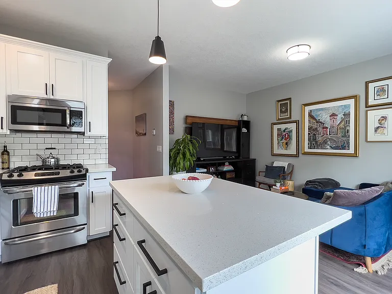 6426 N Maryland Ave — Photo 5
