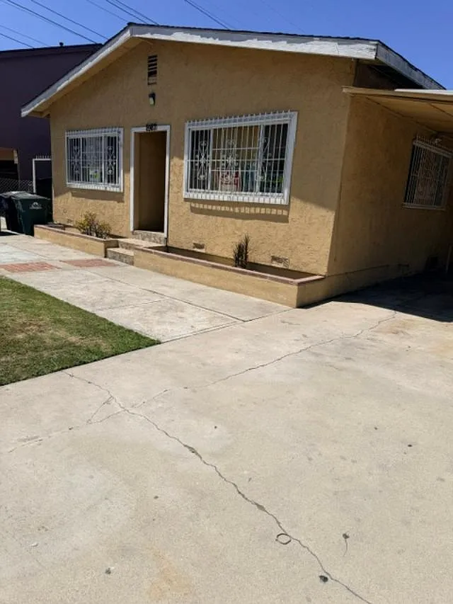 3 bed, 2100 sqft, $3,500 — Photo 1