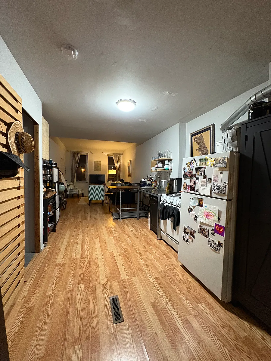 Photo 2 of 6 - 1126 Green St #1F - Philadelphia, PA Building Photo - 1126 Green St #1F