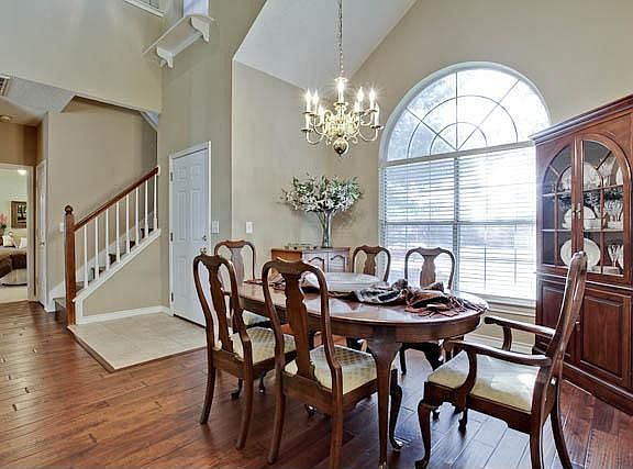 5th image of 8308 Burleigh St