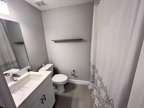 3rd image of 1302 W Carmen St Unit 4
