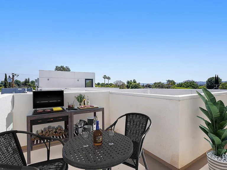 6656 Balboa Blvd — Photo 8