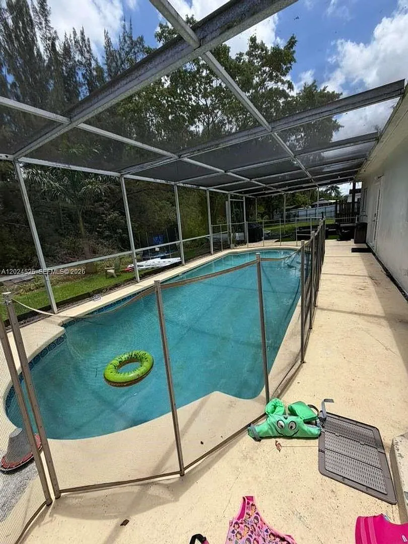 5450 Sw 55th Ave #1 Davie, Fl 33314 — Photo 2