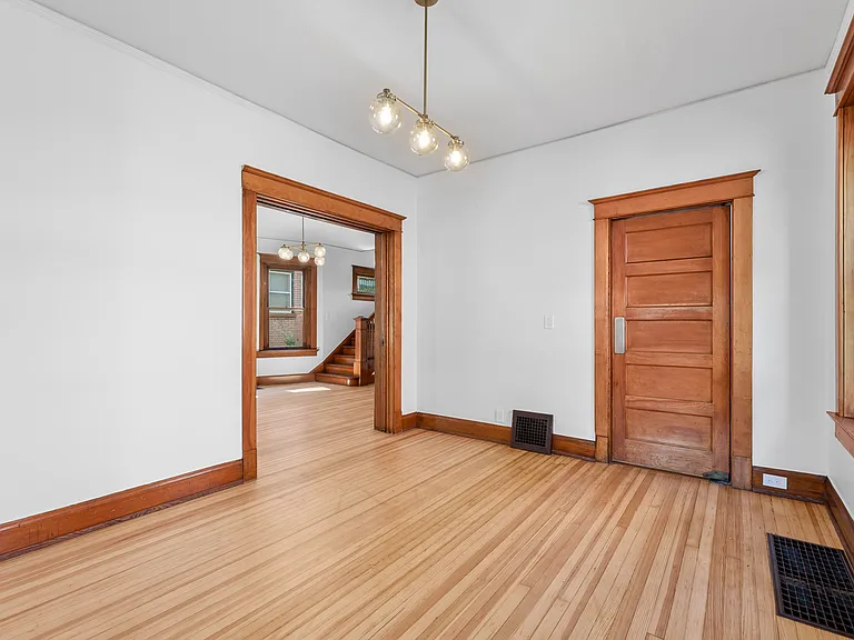 127 S Pearl St — Photo 15