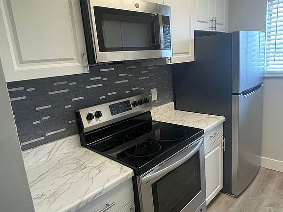 3rd image of 721 W Tiffany Dr APT 4