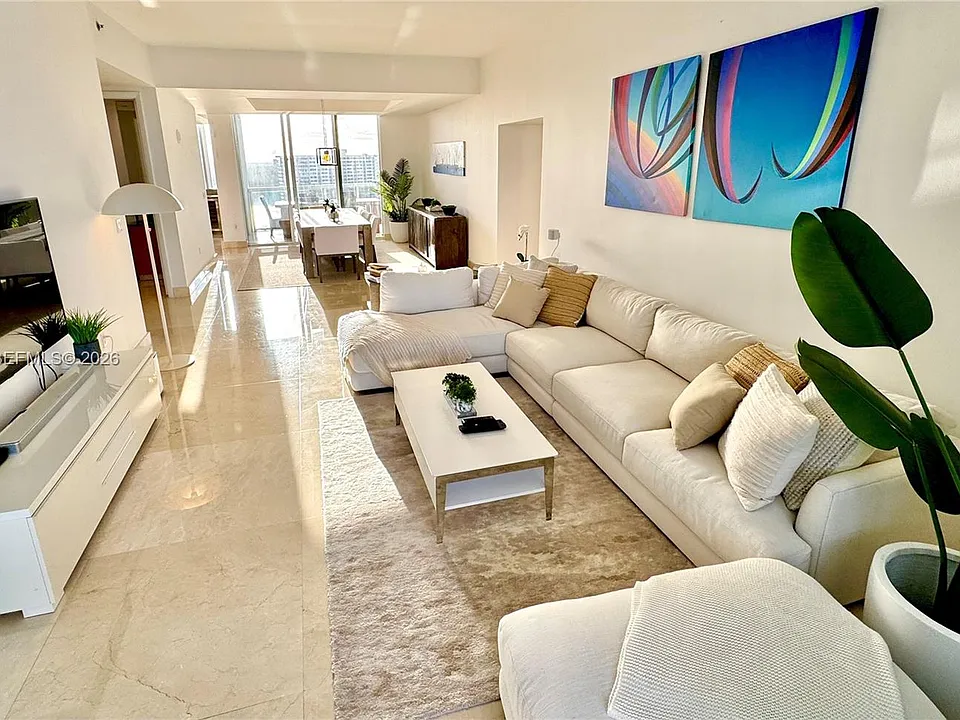 15901 Collins Ave #1804