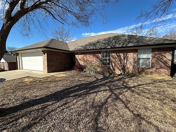 2nd image of 310 Northridge Dr