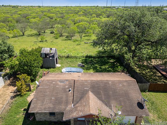 3rd image of 616 MIMOSA DR