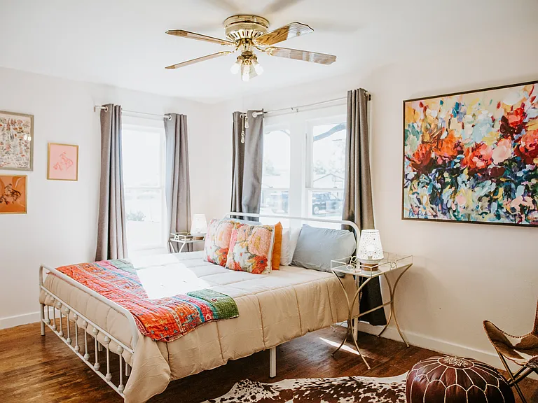 604 W Pecan St — Photo 48