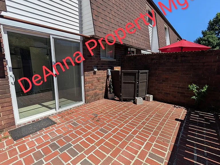 2581 Shakespeare Ln — Photo 2