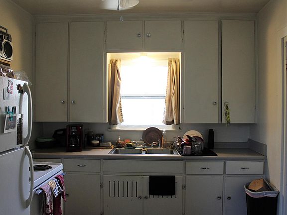 2nd image of 409 Park Pl #409
