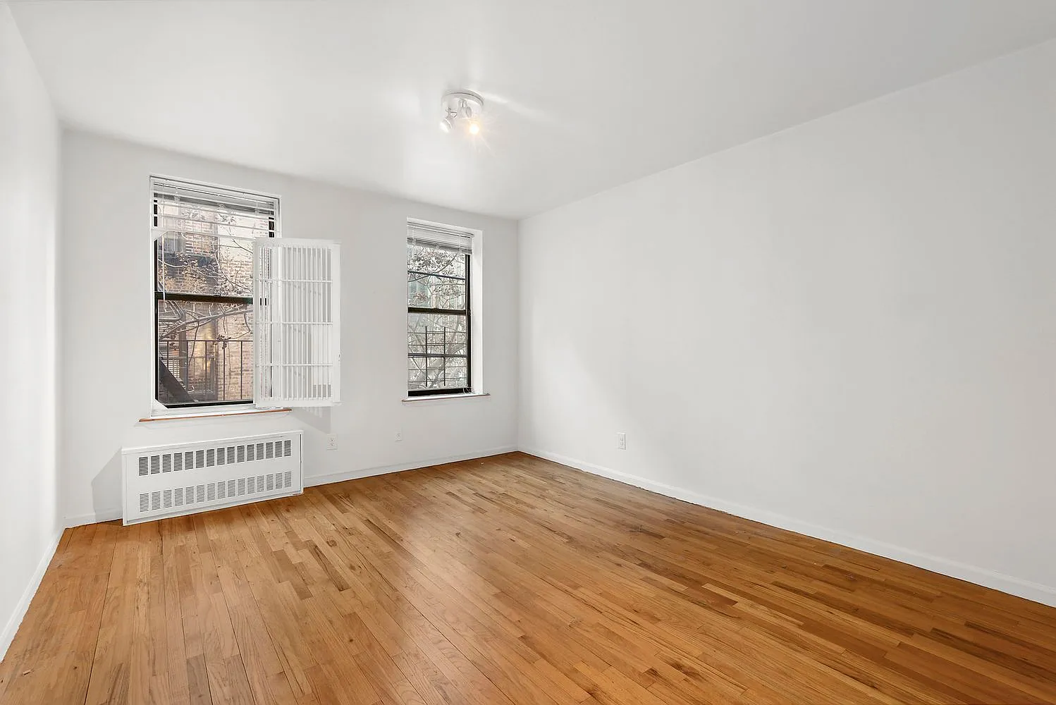 456 West 37th Street — Photo 4