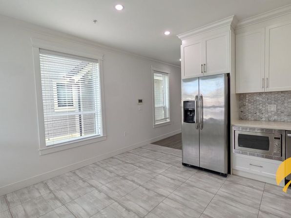 4 bedroom rental in Vancouver — photo 3