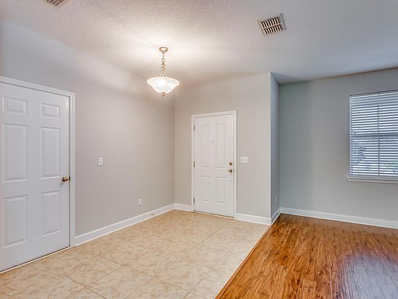 4th image of 13813 Devan Lee Dr N