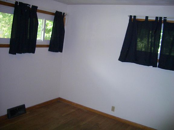 5th image of 315 Smiley St