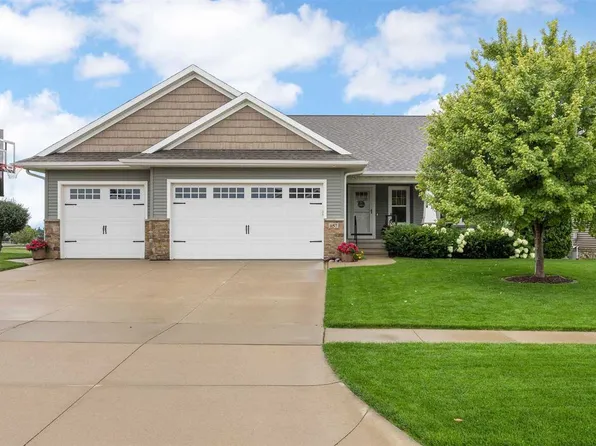 657 Oak Park Cir, Marion, IA 52302