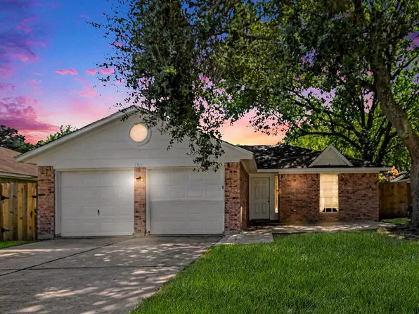 1911 Bogatto St, La Marque, TX 77568