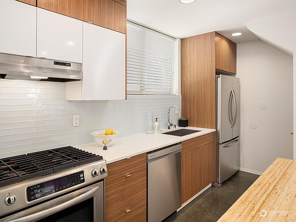 5th image of 6810 Oswego Place NE #B
