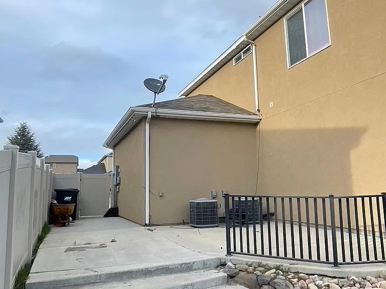 543 W Crenshaw Way — Photo 22