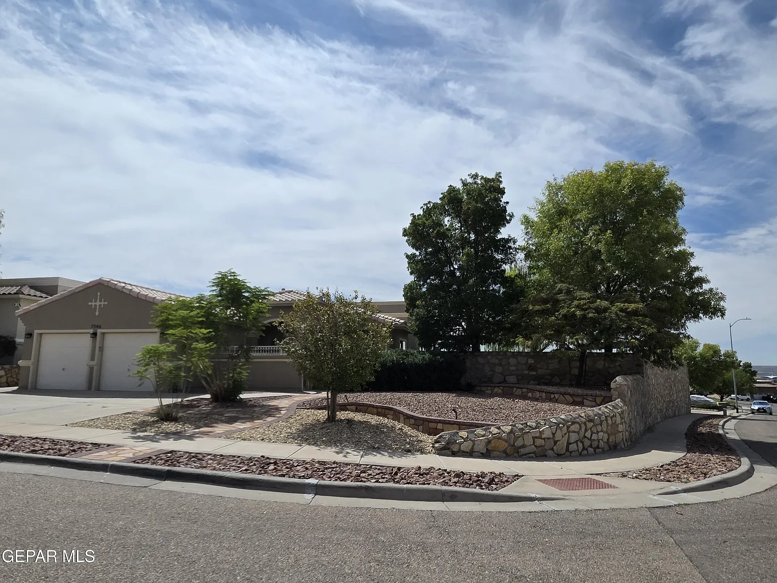 3 bed, 2.0 bath, 1667 sqft, $2,495 — Photo 2