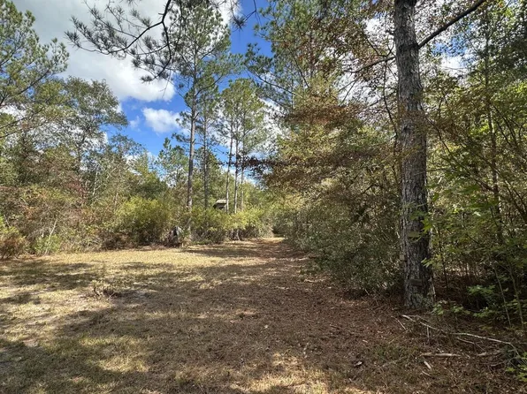 Lacey Ln, Crestview, FL 32536