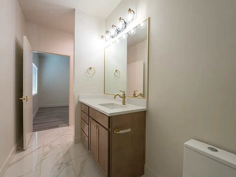 541 W Mesquite Blvd — Photo 23
