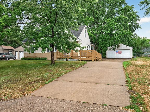 2nd image of 2551 Rainbow Ln