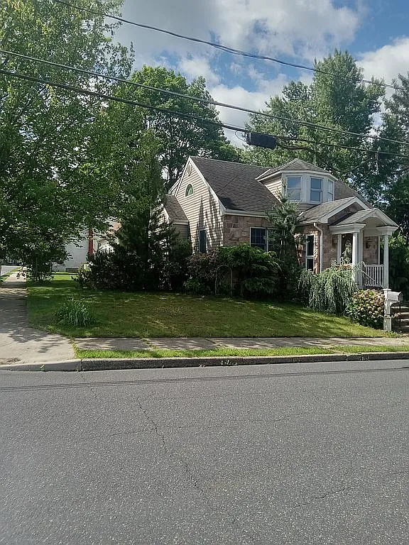 250 Wagner Ave photo 1