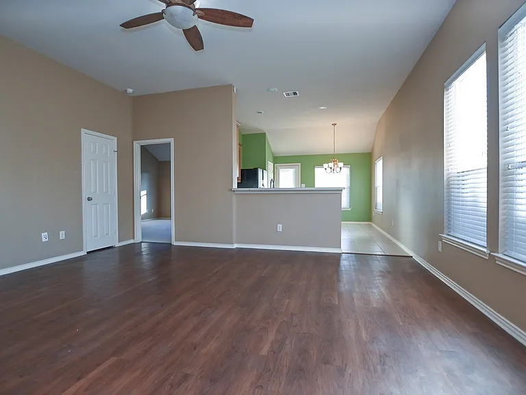 2123 Castle Gardens Ln — Photo 4