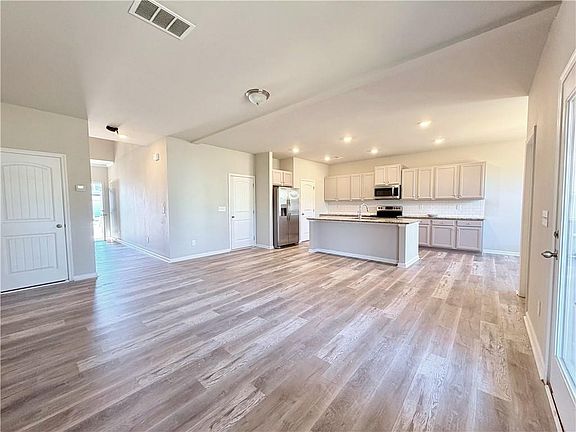 3rd image of 4749 Ridge Valley Dr