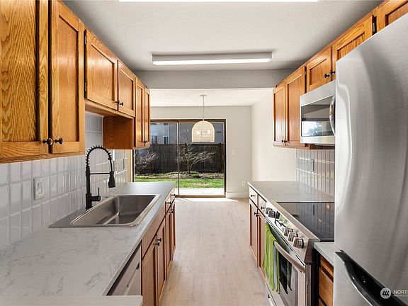5th image of 26425 Pennsylvania Ave NE Unit A19