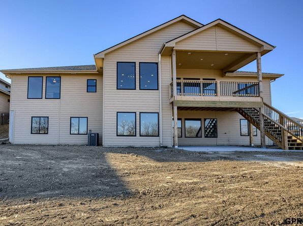 21057 Howe St, Elkhorn, NE 68022